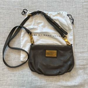 Marc by Marc Jacobs Grey Pebbled Leather Crossbody Bag with Gold Hardware